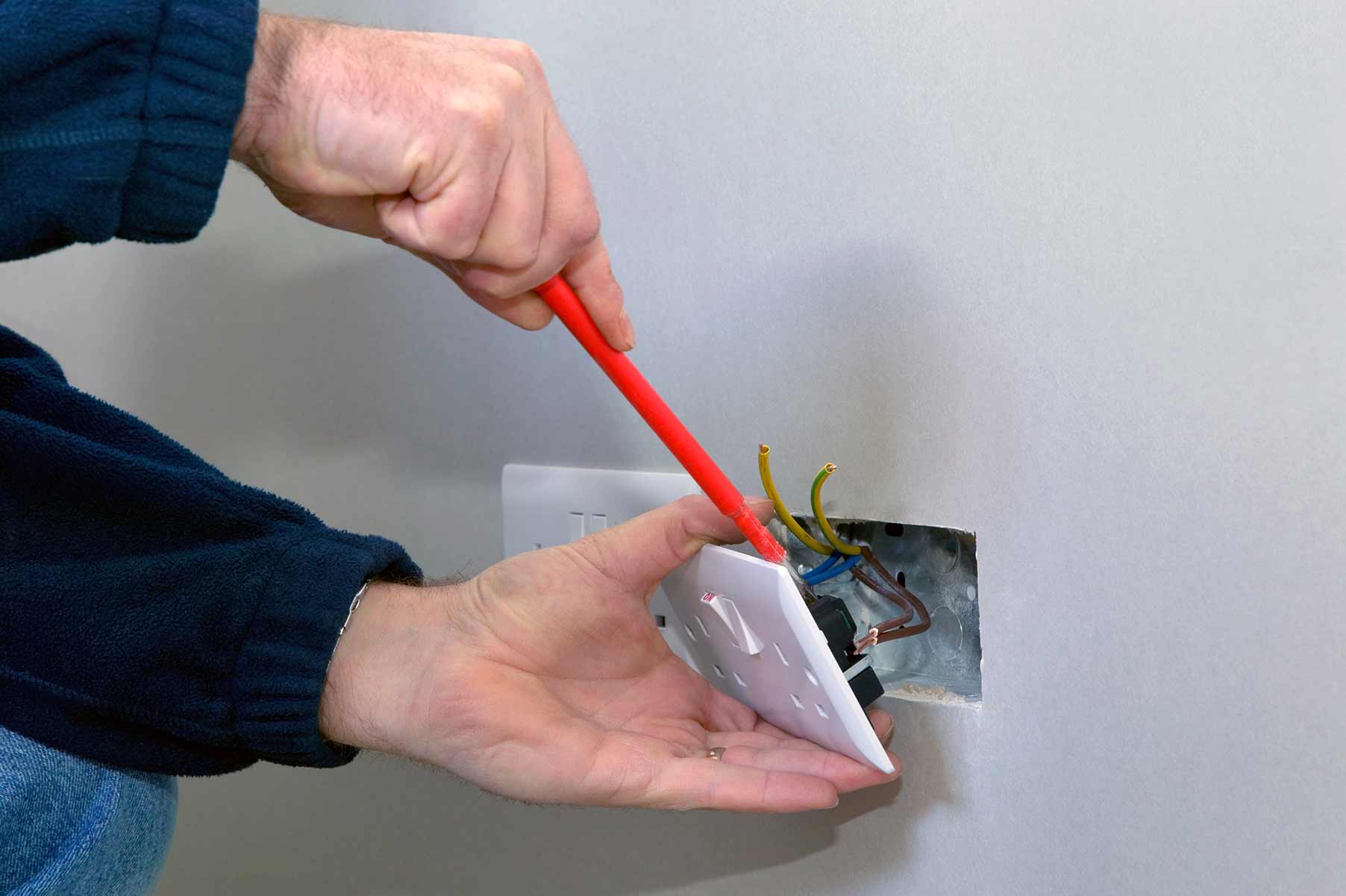 Our electricians can install plug sockets for domestic and commercial proeprties in Wantage and the local area. 